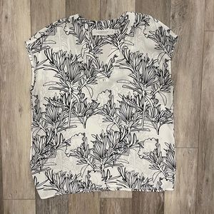 Contemporaine (simons brand) black floral line design blouse like new condition